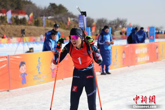 十四冬冬季两项公开组女子10公里追逐赛：褚源蒙