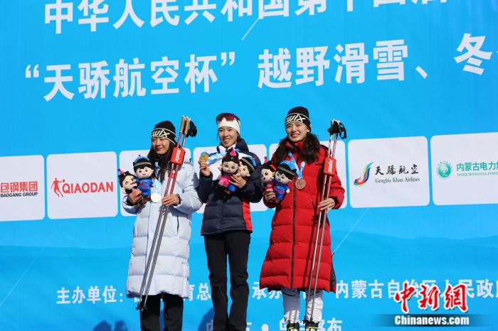 十四冬冬季两项公开组女子10公里追逐赛：褚源蒙