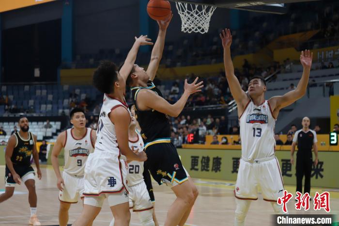 广厦主场轰下24记三分击败南京 终结两连败，沃