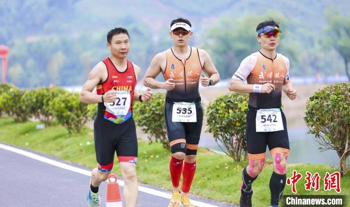 湖北首届乡村铁人三项公开赛在浠水县绿杨乡举