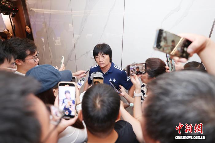 上海女足主帅水庆霞：全运会压力山大 战袍升级