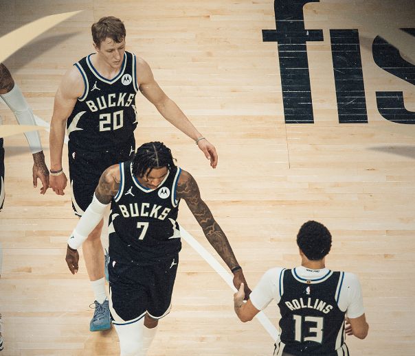 字母哥复出狂砍31+14+8 雄鹿四杀步行者终结四连败