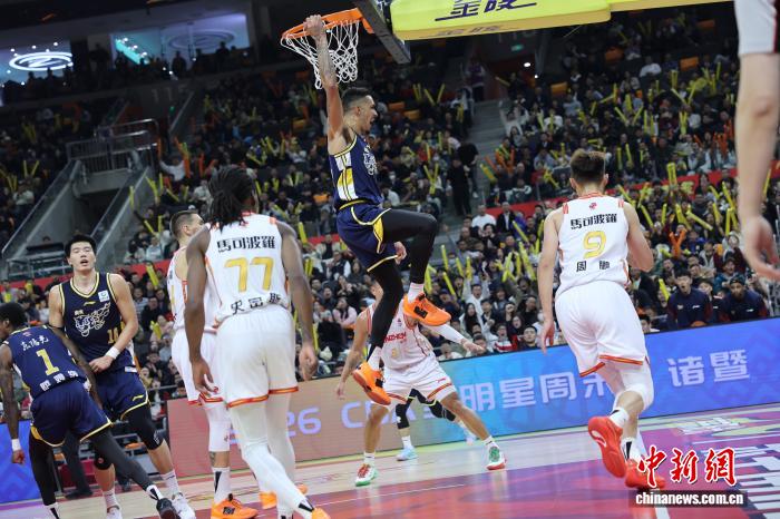 广东队险胜深圳队 CBA常规赛第12轮焦点战引爆东
