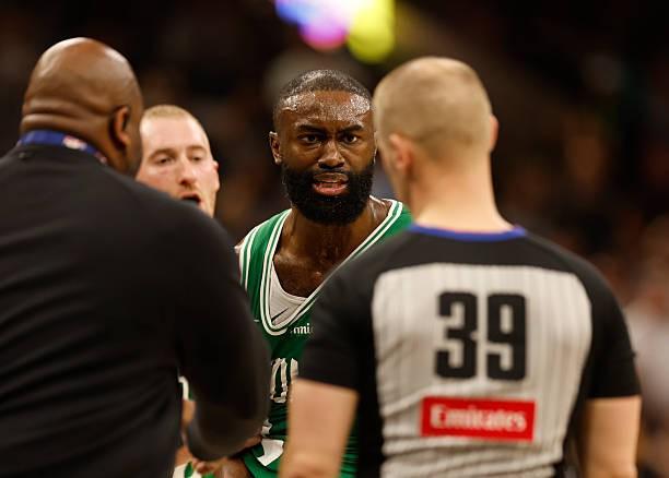 杰伦-布朗罚球爆发率队终结雷霆12连胜