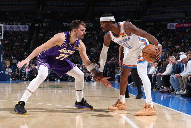 东契奇复出砍42+12助 湖人掀翻骑士创纪录