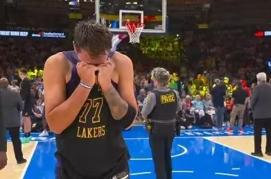 湖人惨败雷霆核心东契奇重伤季后赛前景堪忧