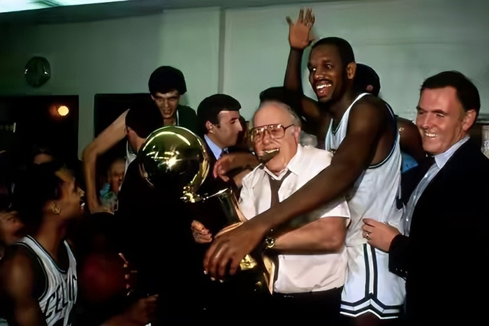 绿军送走双核仍稳居东部第二 史蒂文斯交易策略