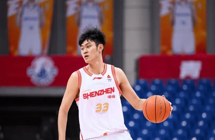 王浩然砍33+5助攻助深圳力克山西 持球突破引热议