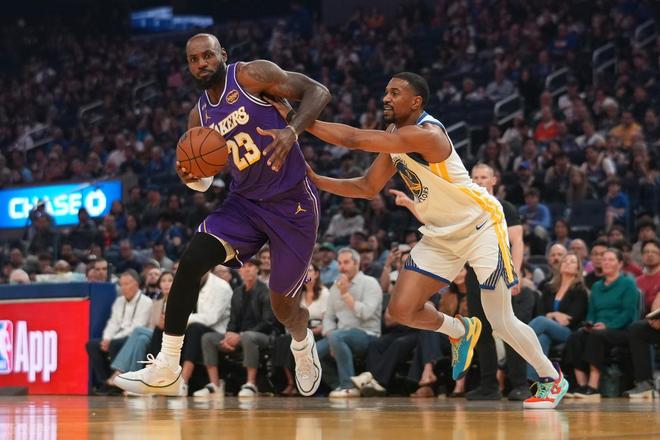 詹姆斯单核带队狂砍26+11 路易斯·艾顿爆发助湖人