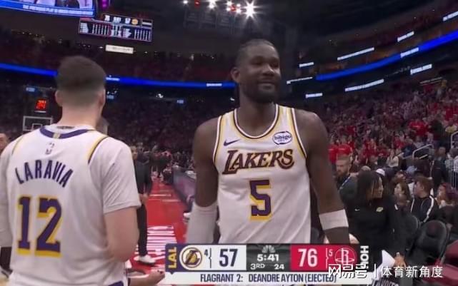 火箭力克湖人逆转绝境 系列赛总比分扳至1-3